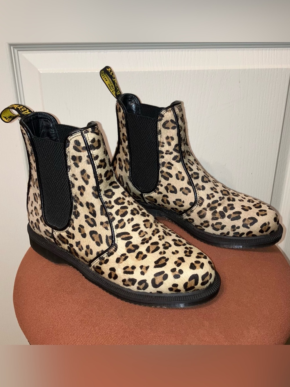 Dr. Martens Boots LEOPARD Chelsea FLORA HAIR ON - Sz 7 (EU 38) NEW!